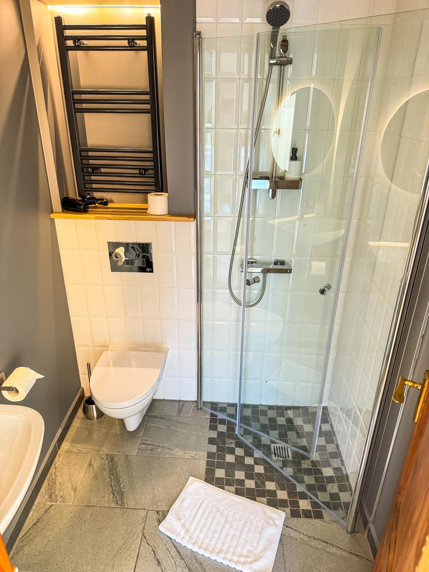 Veldzes Nams Hotel Ventspils Kültér fotó